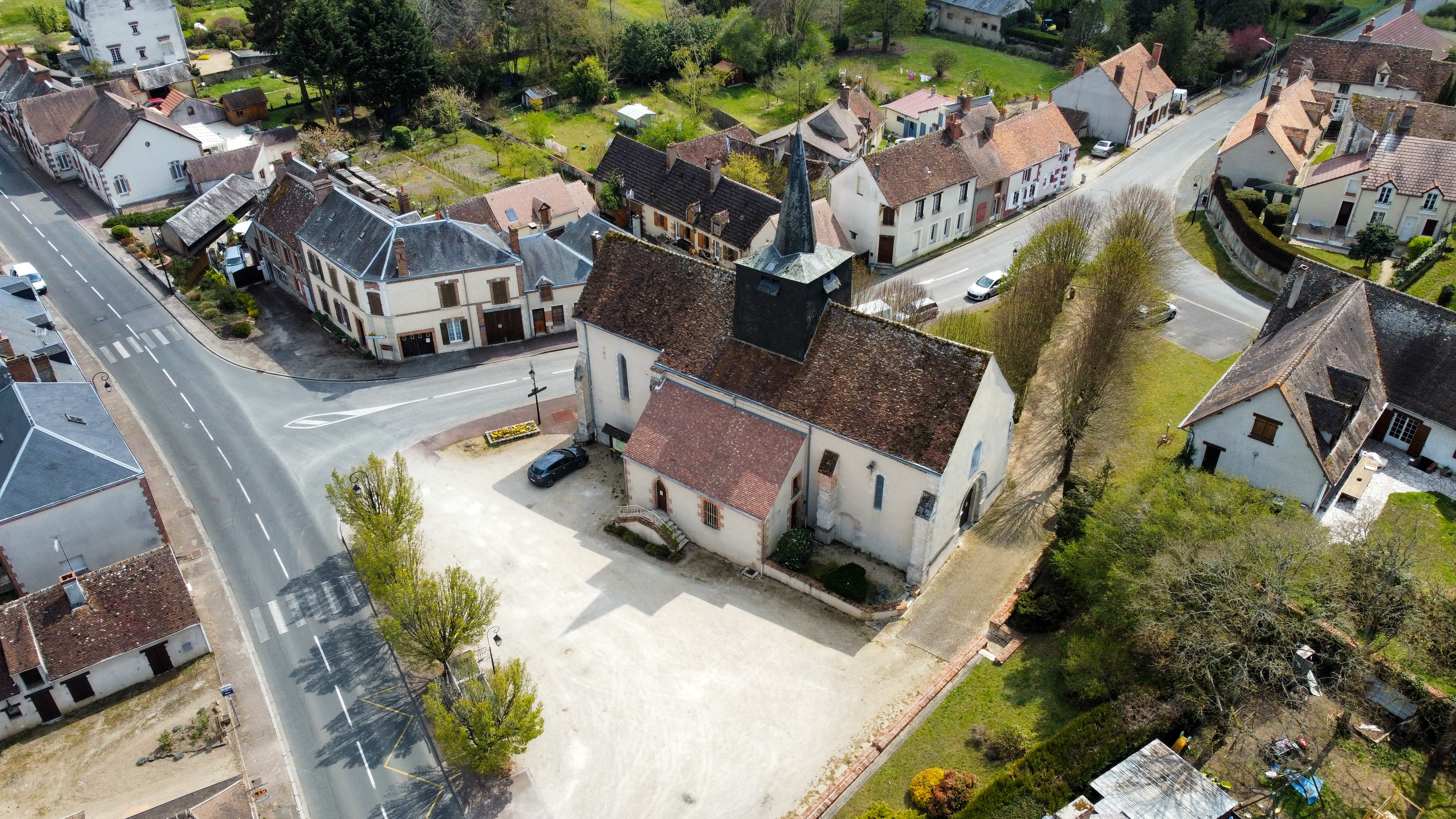 La place de l'église, printemps 2021. Crédit : commune de Saint-Aignan-le-Jaillard